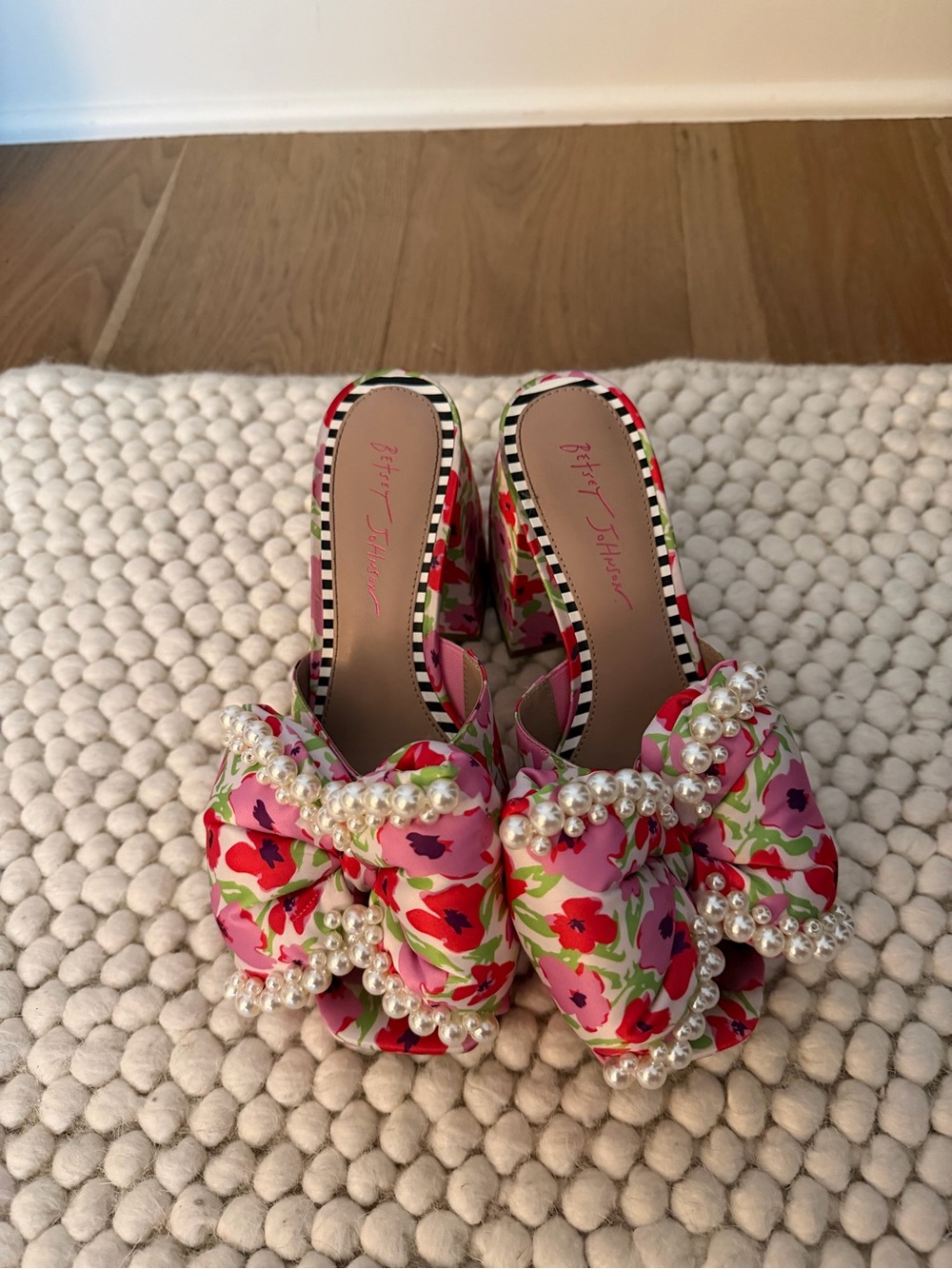 Betsey Johnson Pink Floral Pearl Bow Platform Mules - Picture 3 of 4